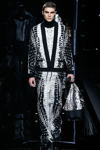 Look 28